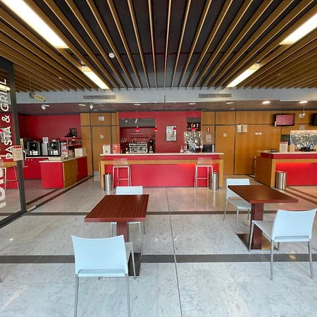 Ibis Roma Fiera Hotel Bagian luar foto