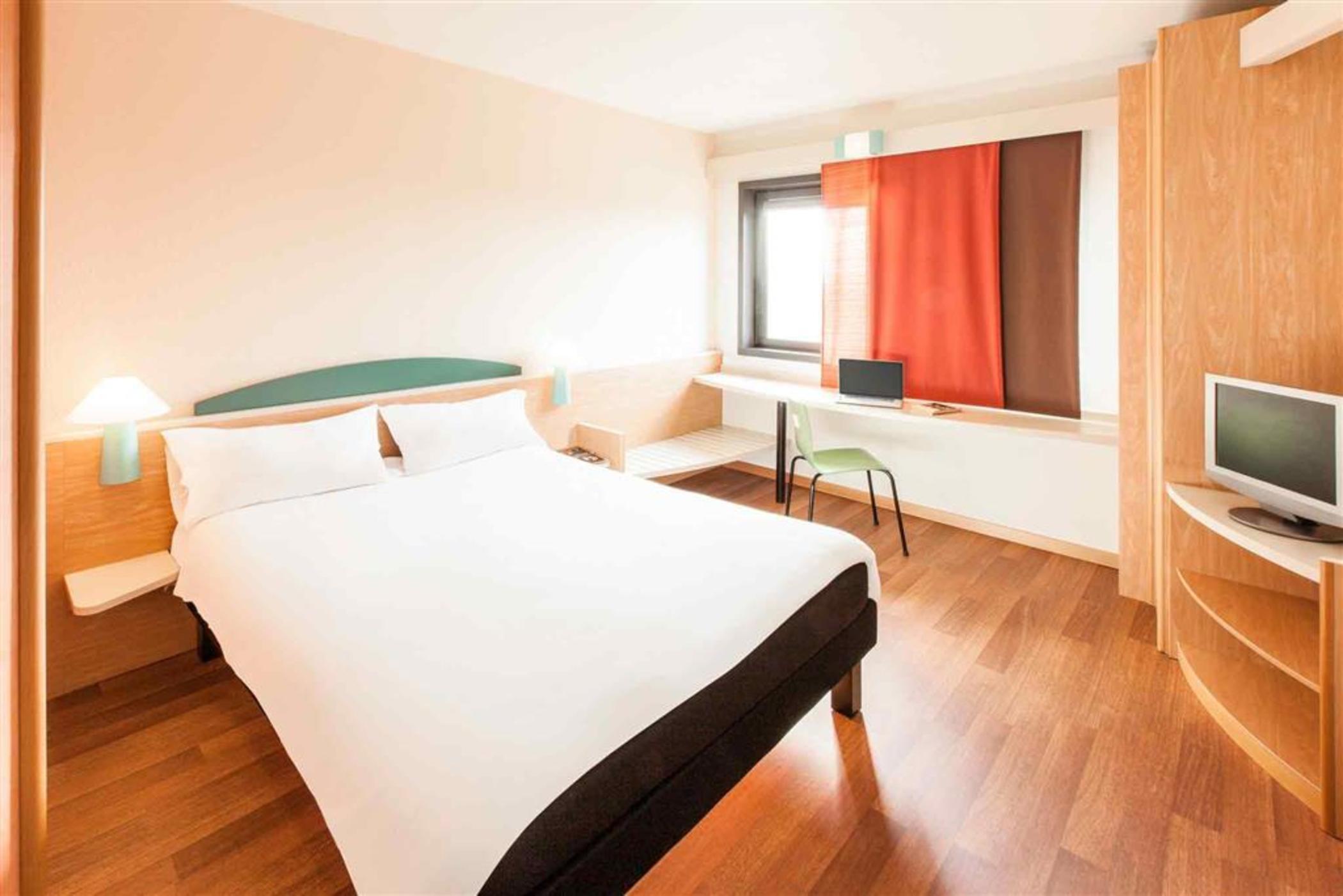 Ibis Roma Fiera Hotel Bagian luar foto