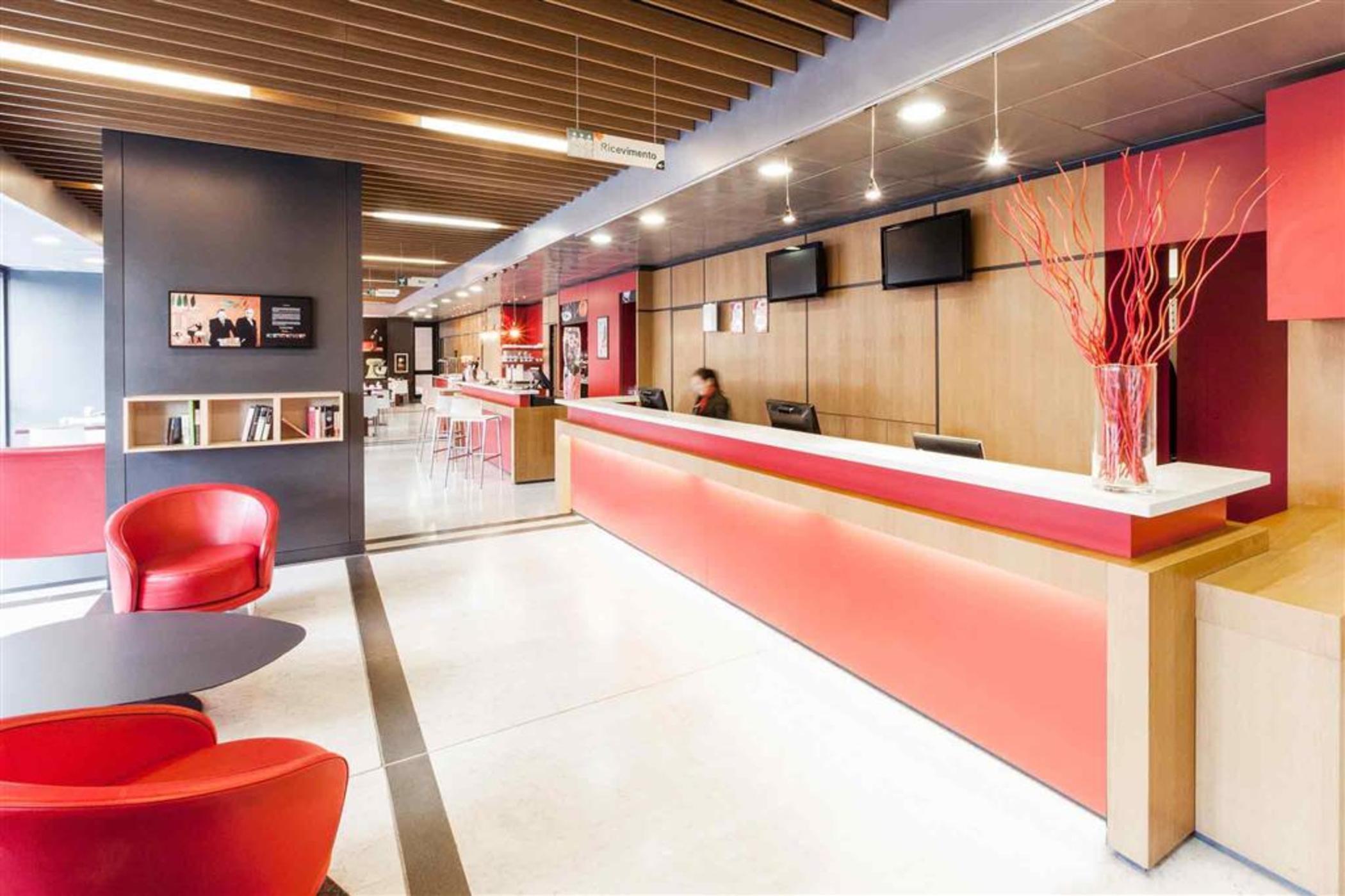 Ibis Roma Fiera Hotel Bagian luar foto