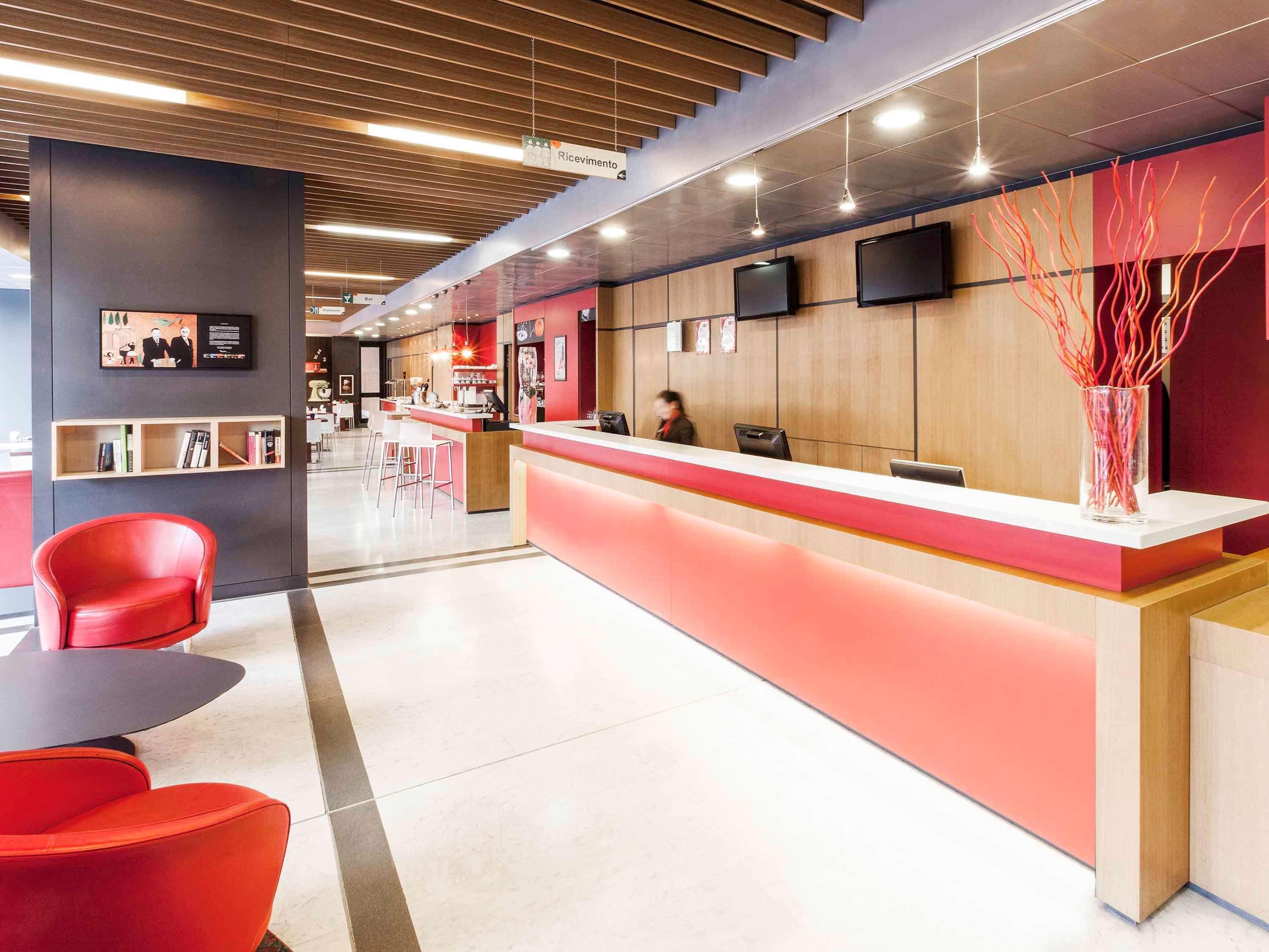 Ibis Roma Fiera Hotel Bagian luar foto