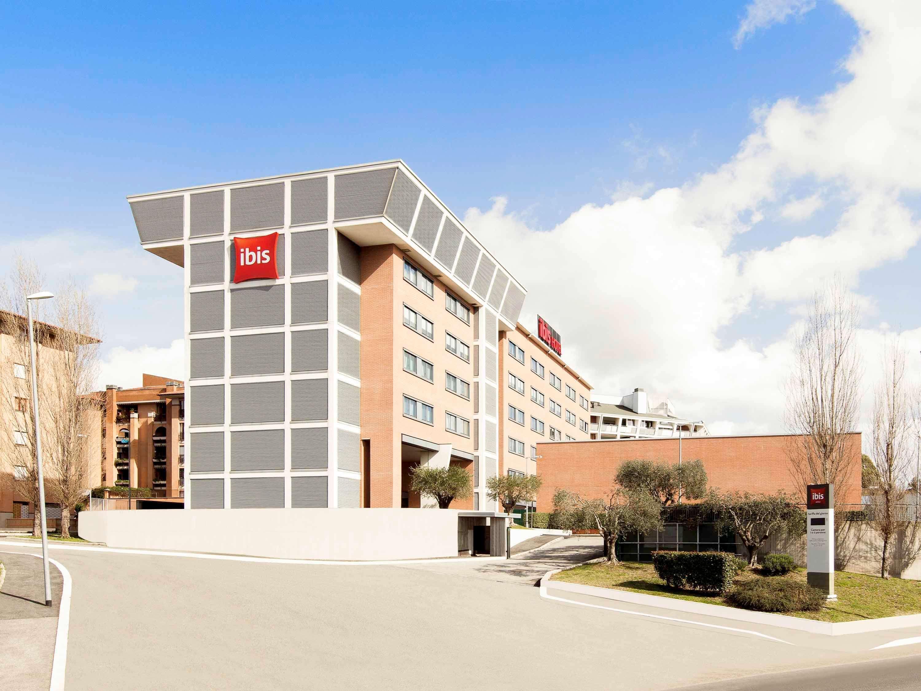 Ibis Roma Fiera Hotel Bagian luar foto