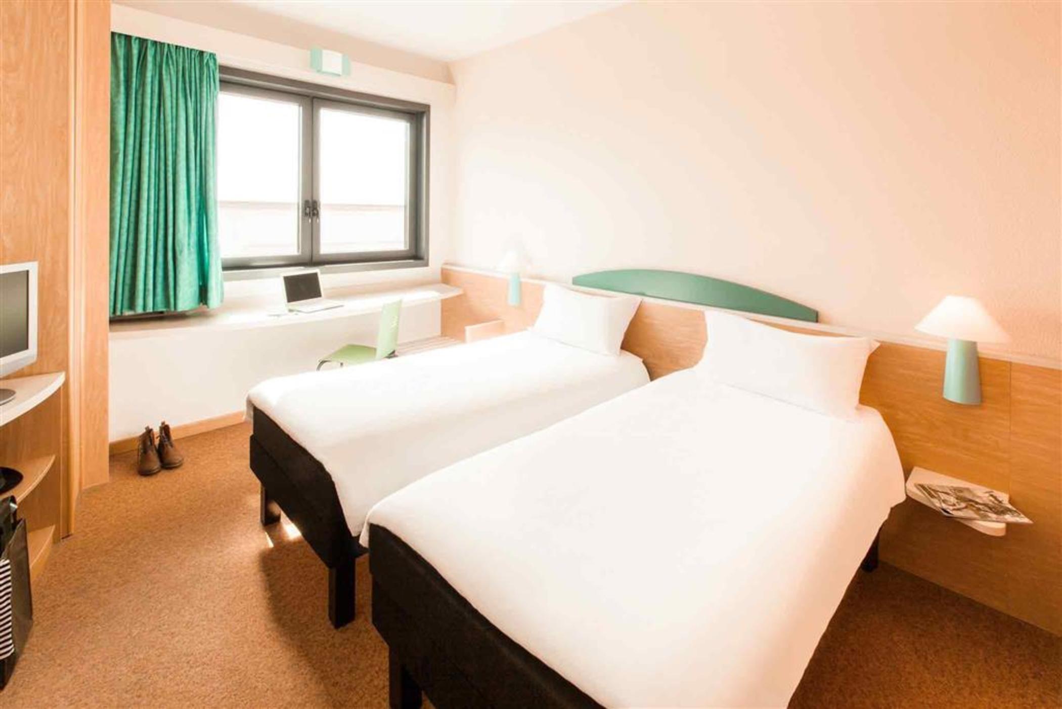 Ibis Roma Fiera Hotel Bagian luar foto