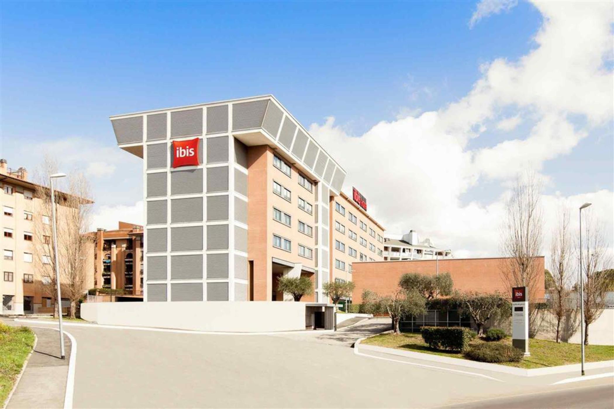 Ibis Roma Fiera Hotel Bagian luar foto