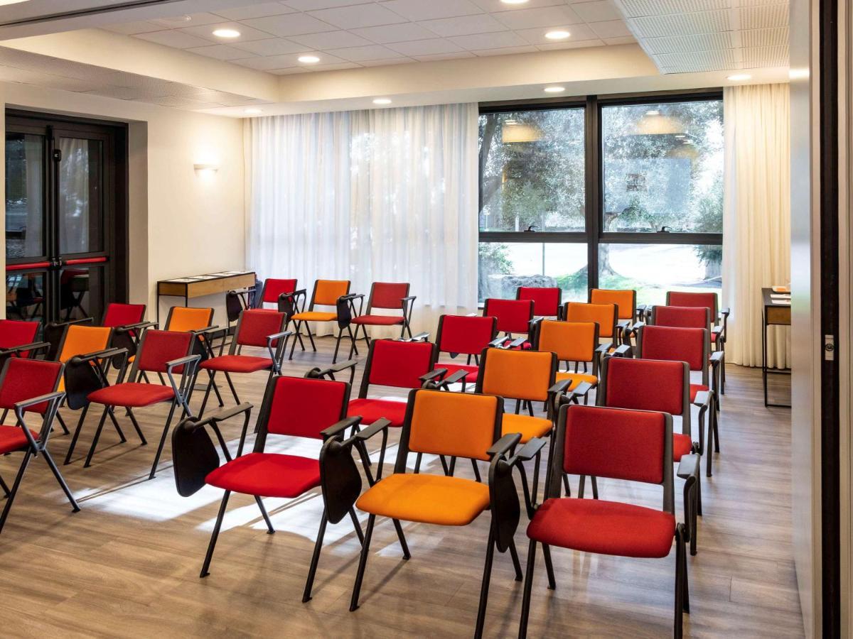 Ibis Roma Fiera Hotel Bagian luar foto