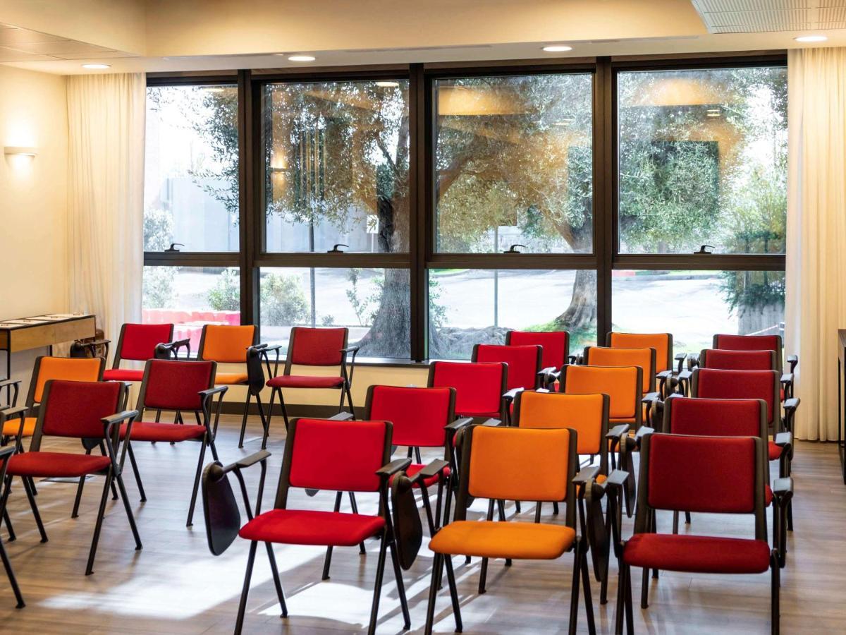 Ibis Roma Fiera Hotel Bagian luar foto