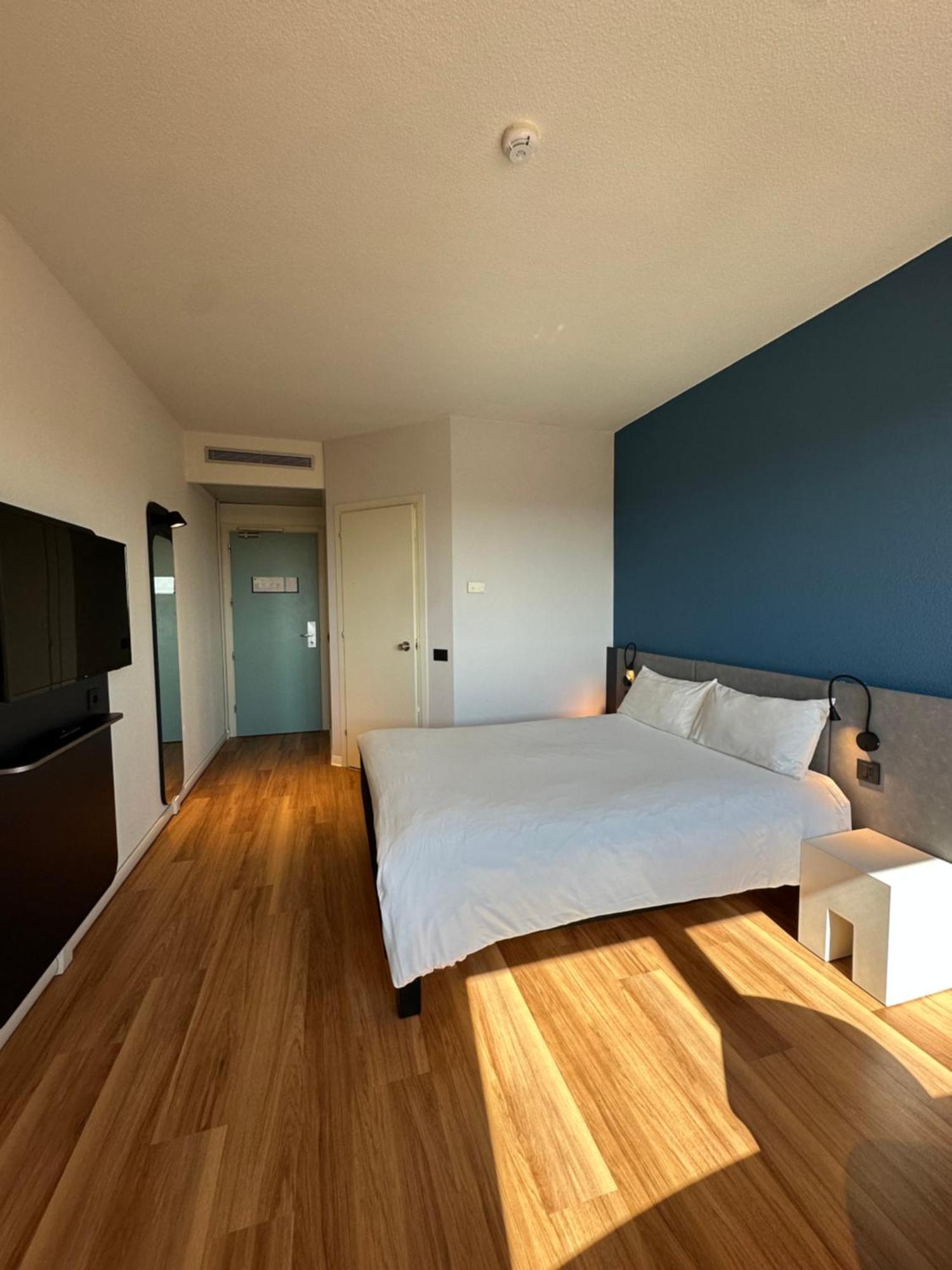 Ibis Roma Fiera Hotel Bagian luar foto