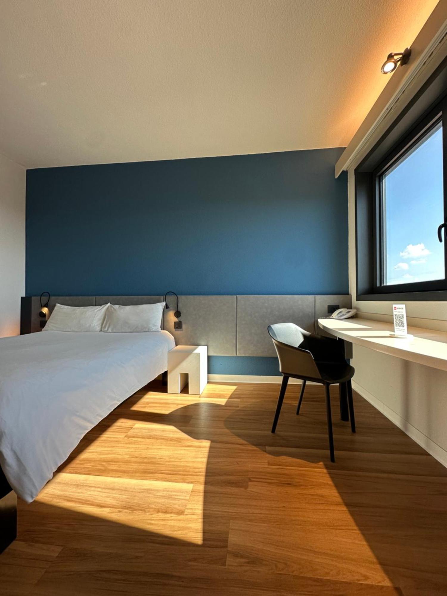 Ibis Roma Fiera Hotel Bagian luar foto