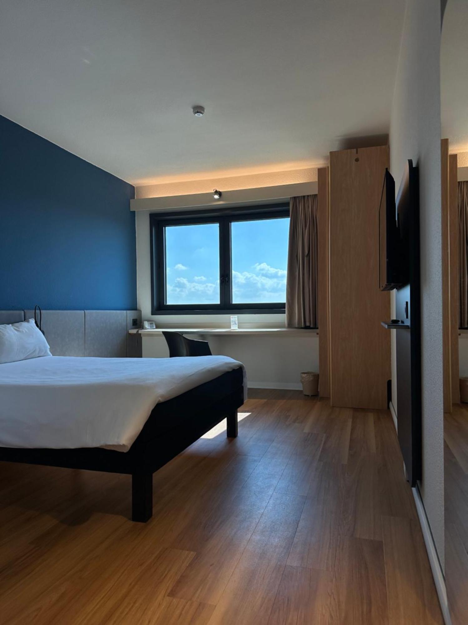 Ibis Roma Fiera Hotel Bagian luar foto