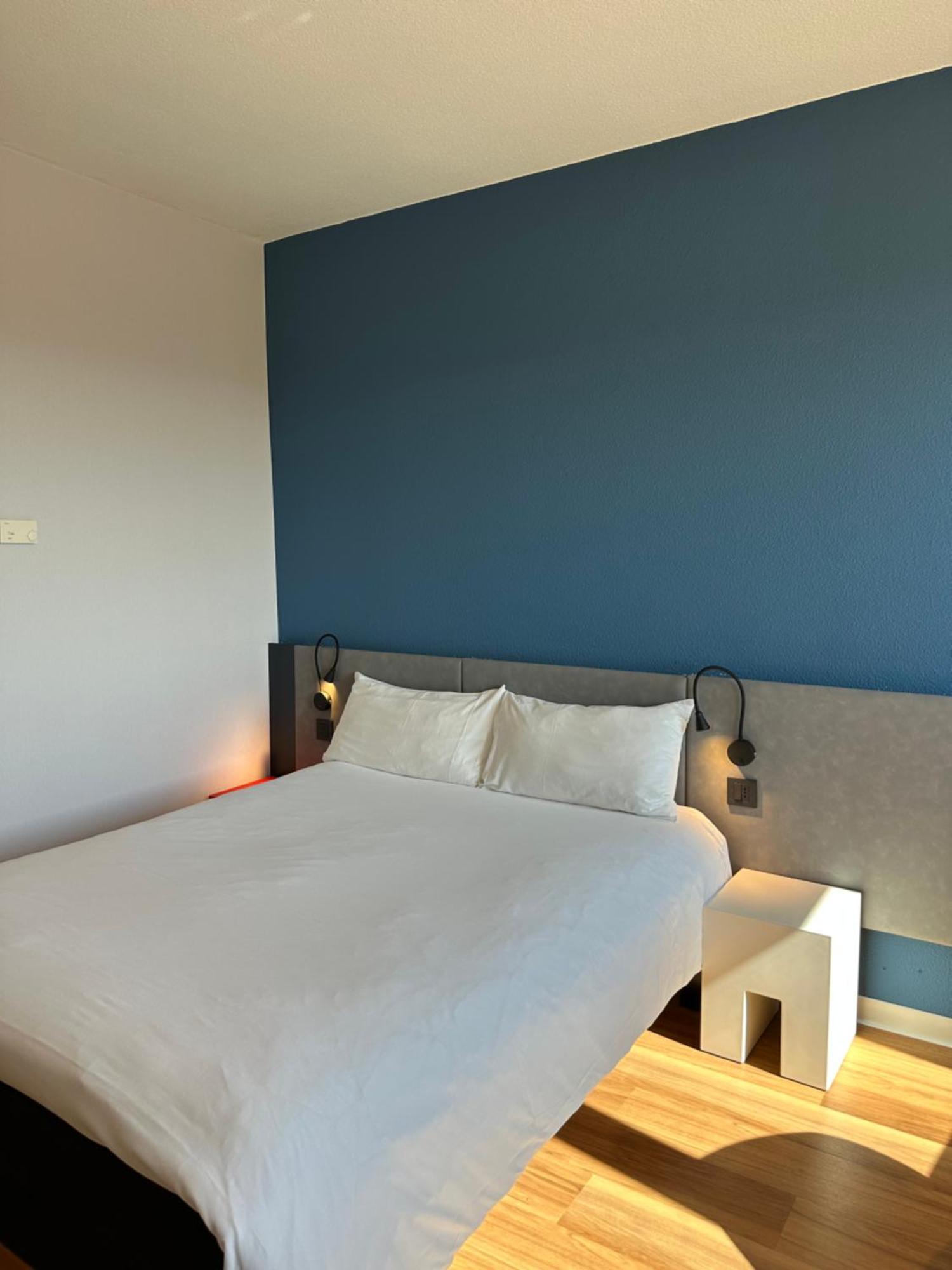 Ibis Roma Fiera Hotel Bagian luar foto