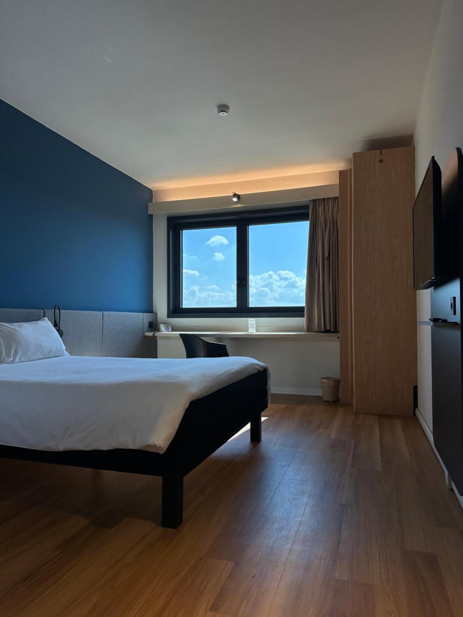 Ibis Roma Fiera Hotel Bagian luar foto