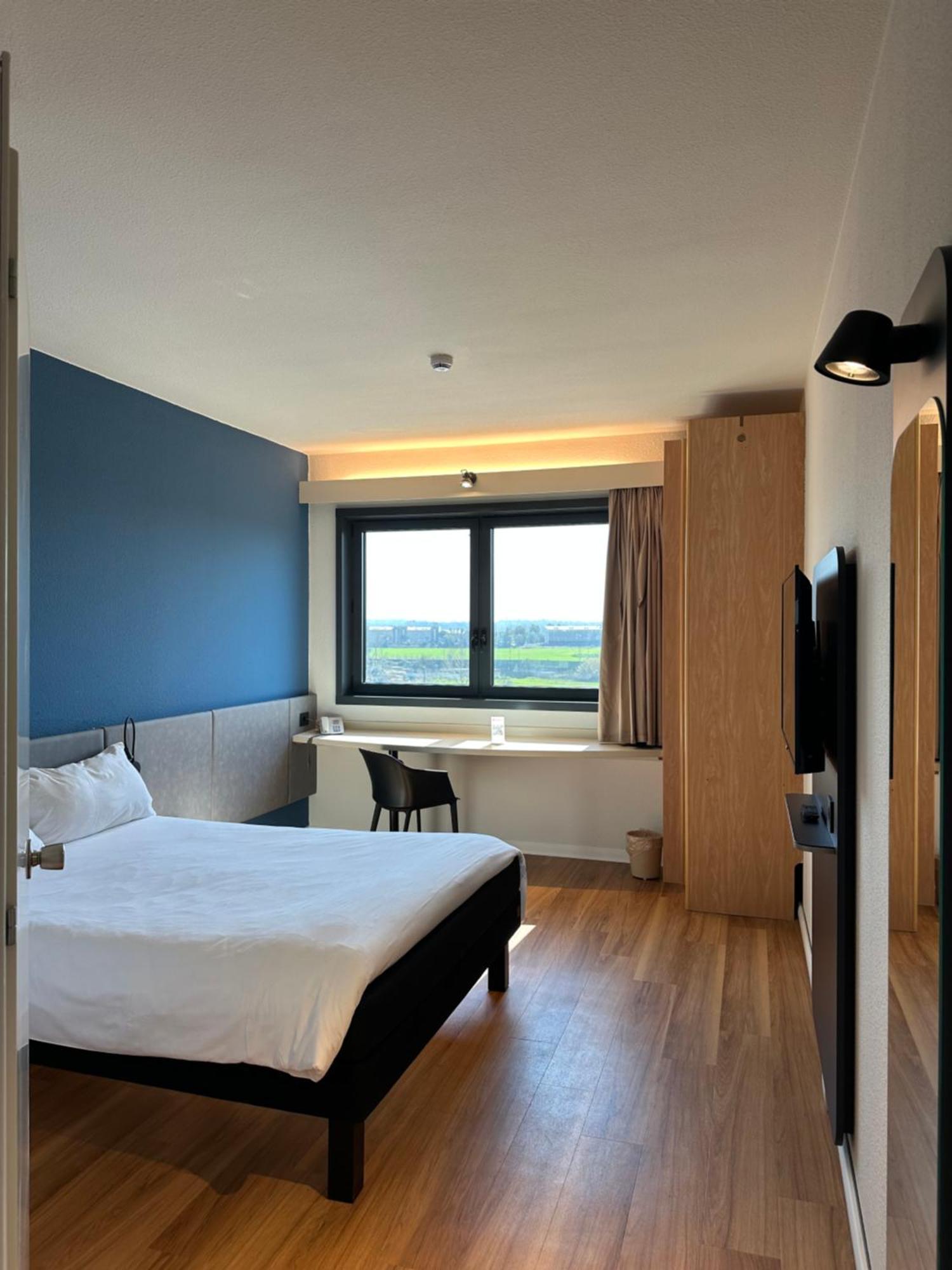 Ibis Roma Fiera Hotel Bagian luar foto