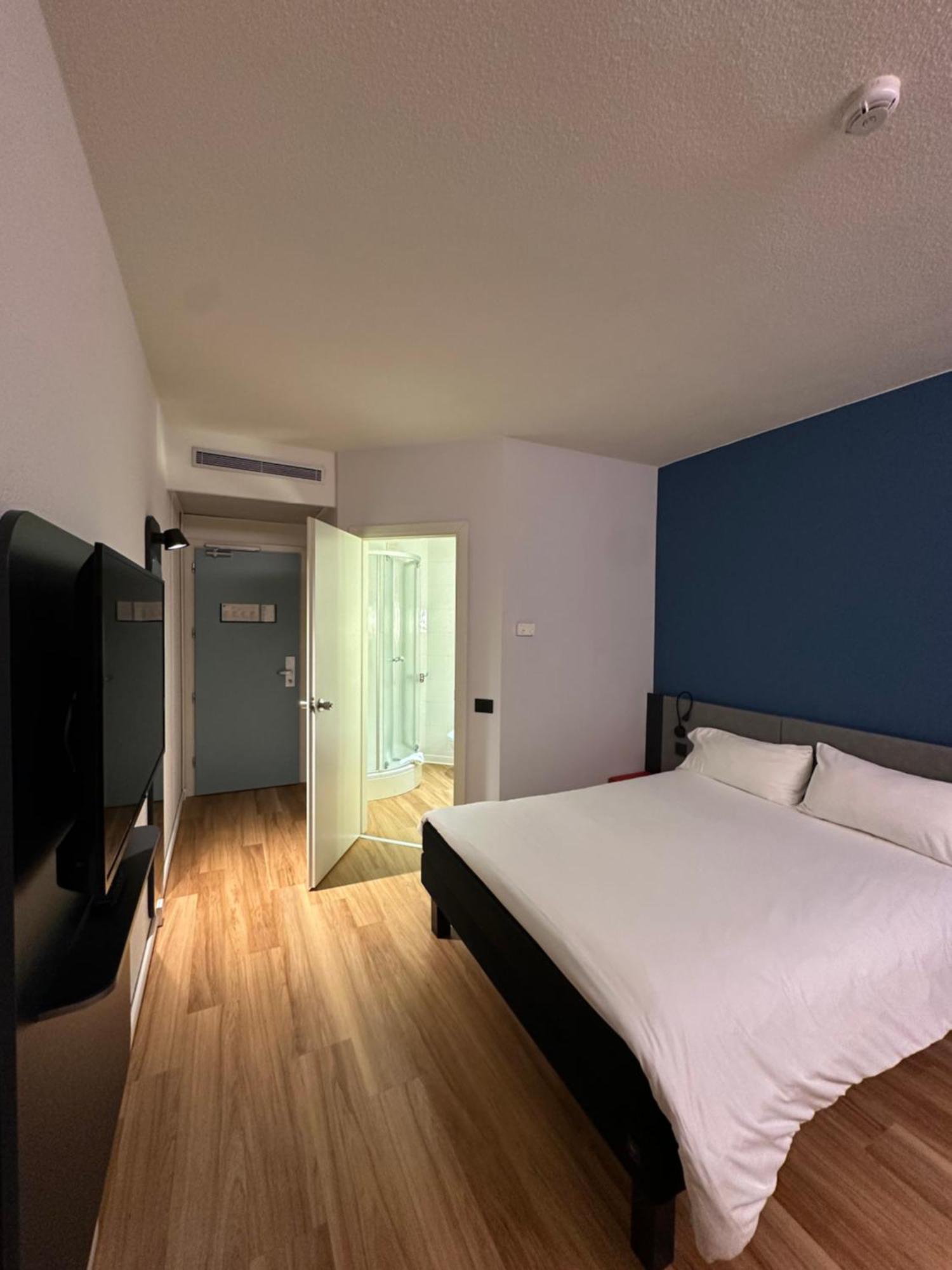 Ibis Roma Fiera Hotel Bagian luar foto