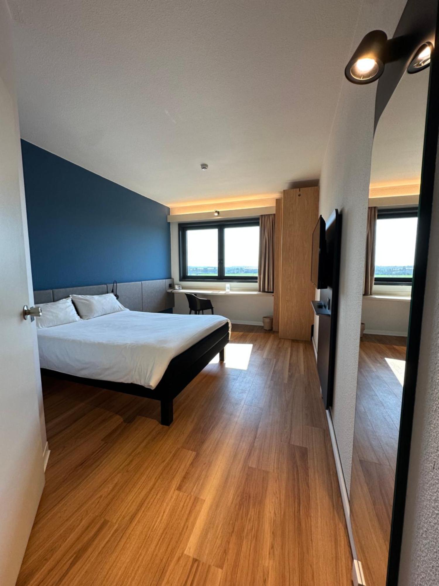 Ibis Roma Fiera Hotel Bagian luar foto