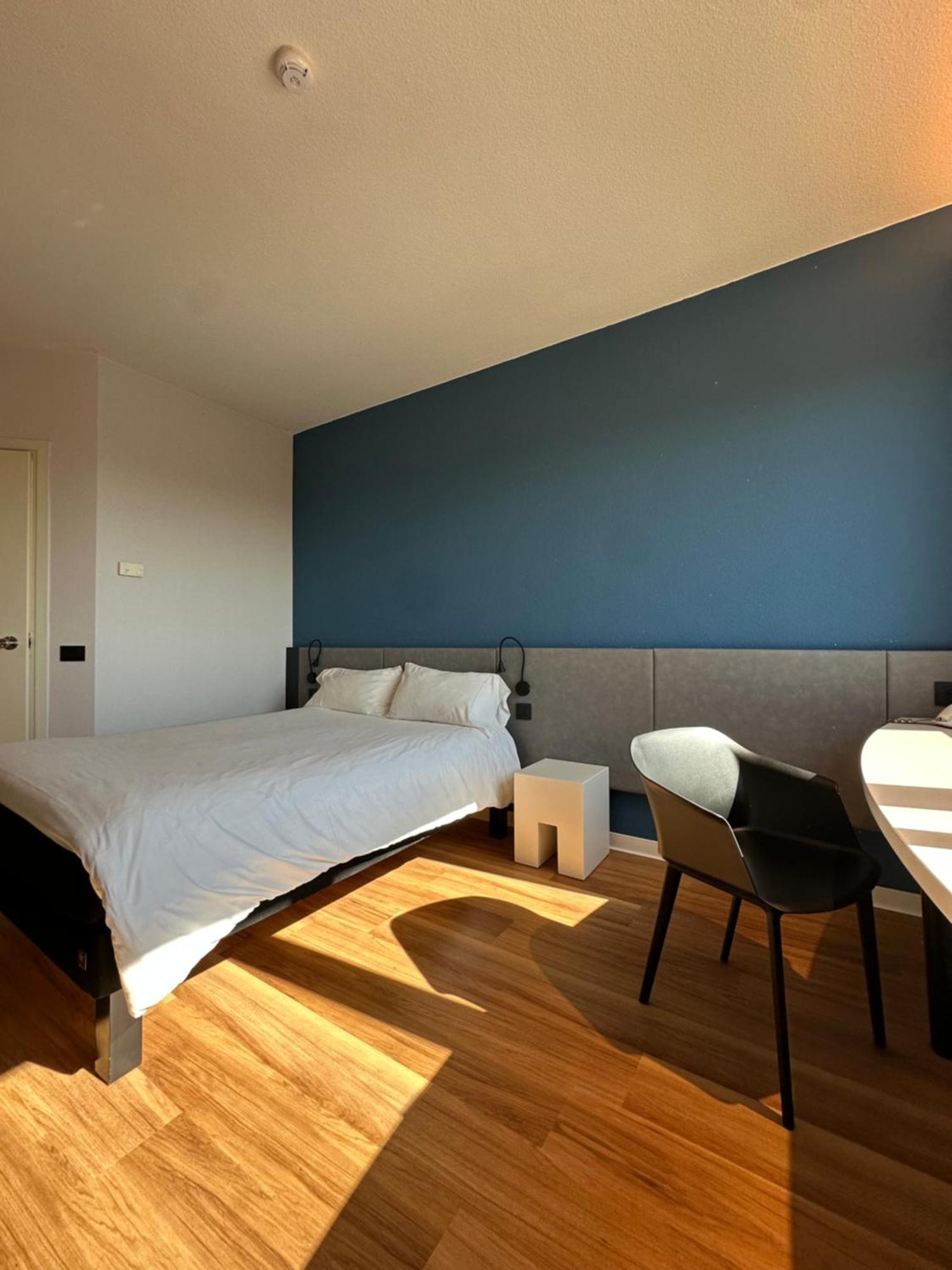 Ibis Roma Fiera Hotel Bagian luar foto